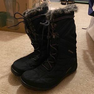 {Columbia} Black Minx Mid III Snow Boots